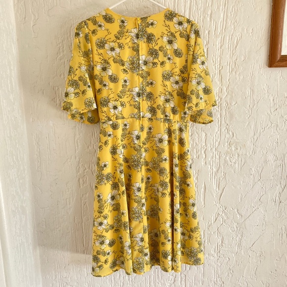 Torrid Yellow Floral Georgette Wrap Dress Size 10 - Picture 5 of 6